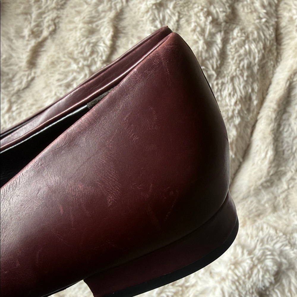VINCE ISABEL Leather Flats NWOT -Size 8 Deep Cherry color EUR size- 38.5 - Picture 15 of 15